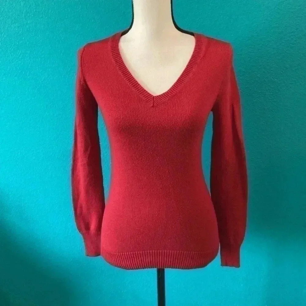⭐️ Old navy red sweater in size xs